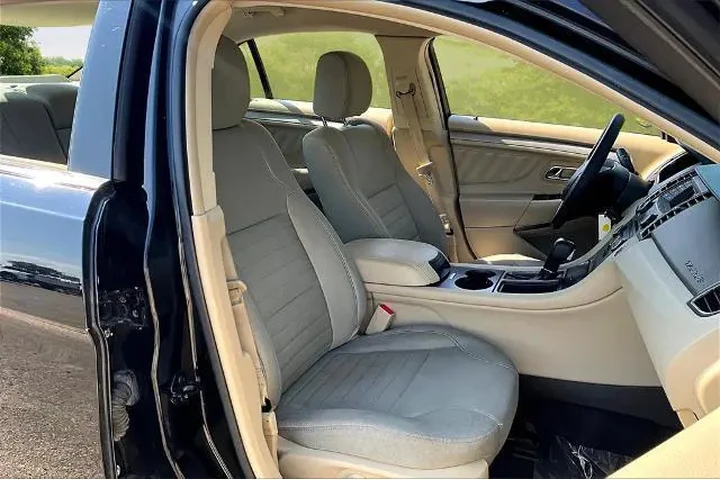 $11499 : Ford Taurus 2018 SE 4dr Seda image 7