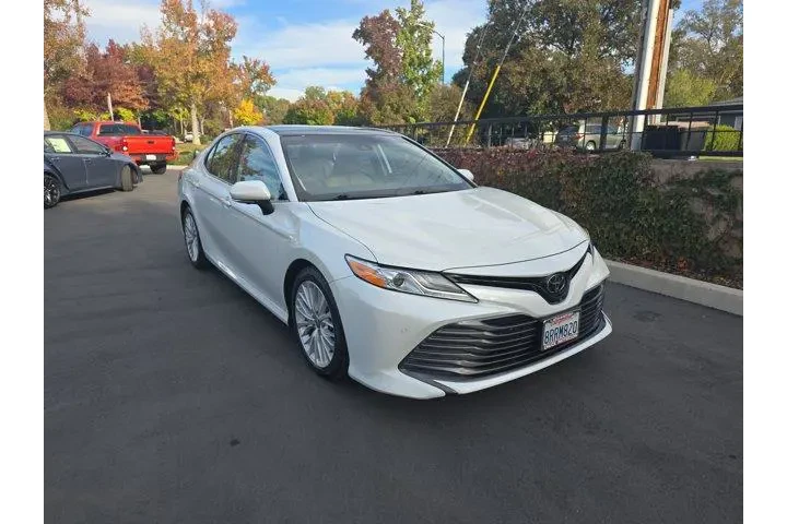 $27995 : Toyota Camry 2020 XLE V6 4dr image 1
