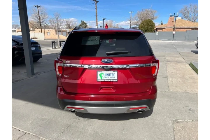 2016 Explorer XLT FWD image 6