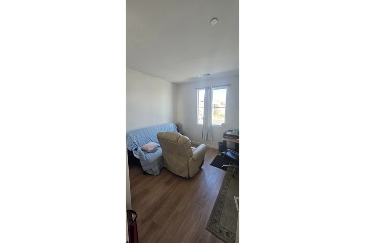 $750 : Nice room  in HESPERIA CA image 3