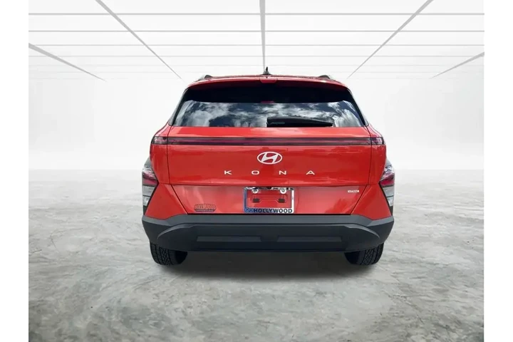 $21499 : Hyundai KONA 2024 AWD SEL 4d image 5
