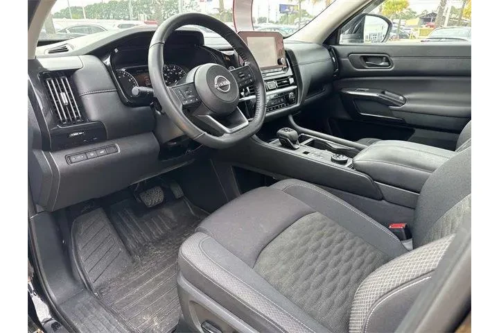 $34700 : Nissan Pathfinder 2025 AWD S image 10
