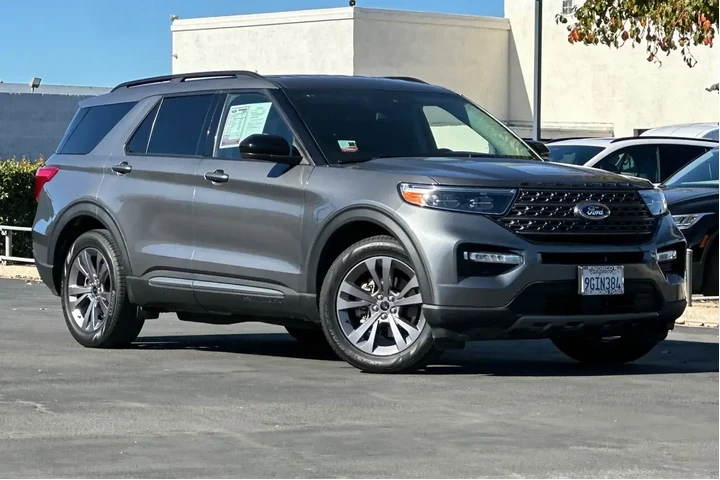 $28981 : Ford Explorer 2023 XLT 4dr S image 2