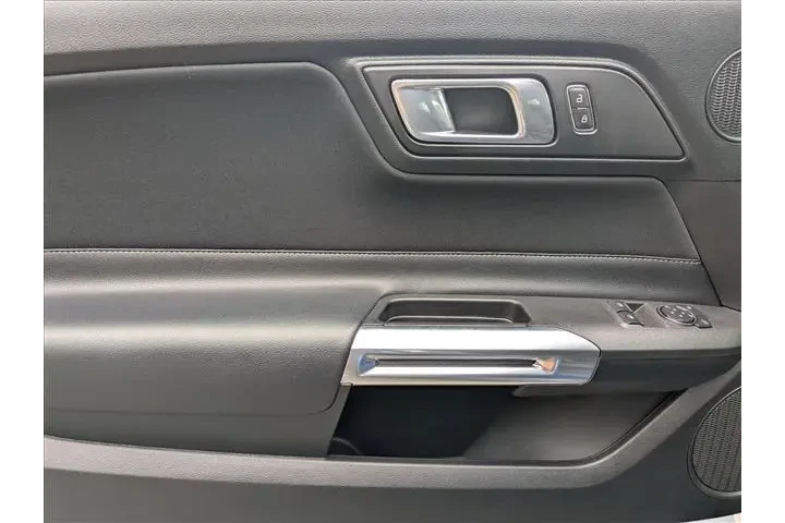 $25987 : Ford Mustang 2022 EcoBoost 2 image 9