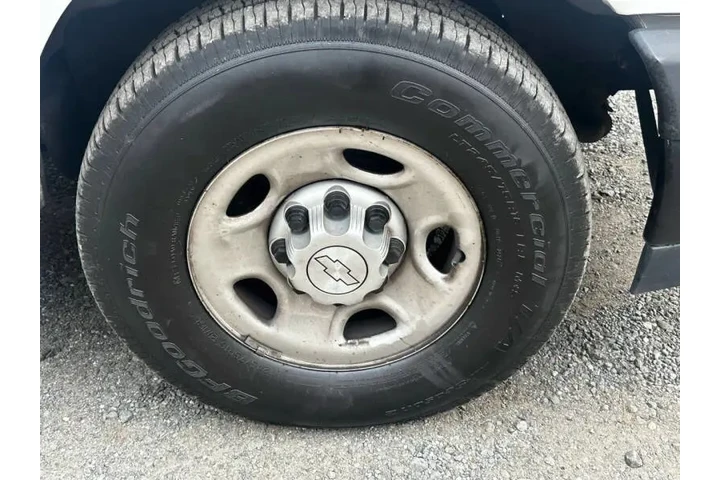 $11990 : 2017 Express 2500 image 8