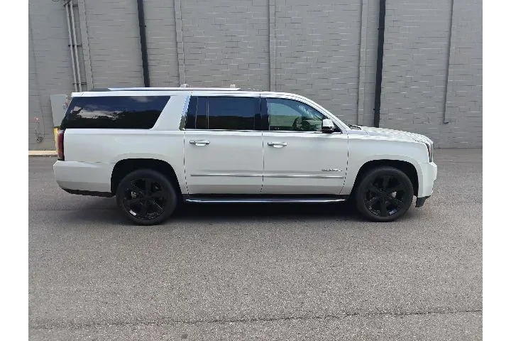 $30990 : GMC Yukon XL 2019 4x4 Denali image 2