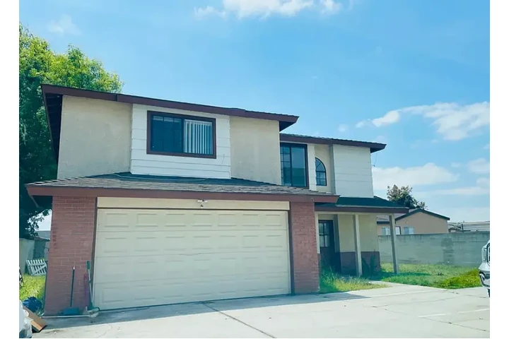 $2250 : HOUSE RENT IN Carson, CA image 1
