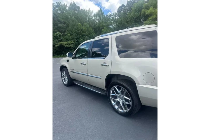 $7999 : 2013 Escalade Luxury image 7