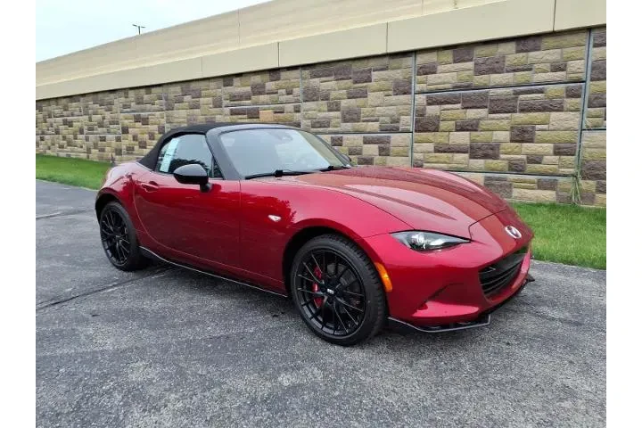 $36800 : Mazda MX-5 Miata 2025 Club 2 image 1