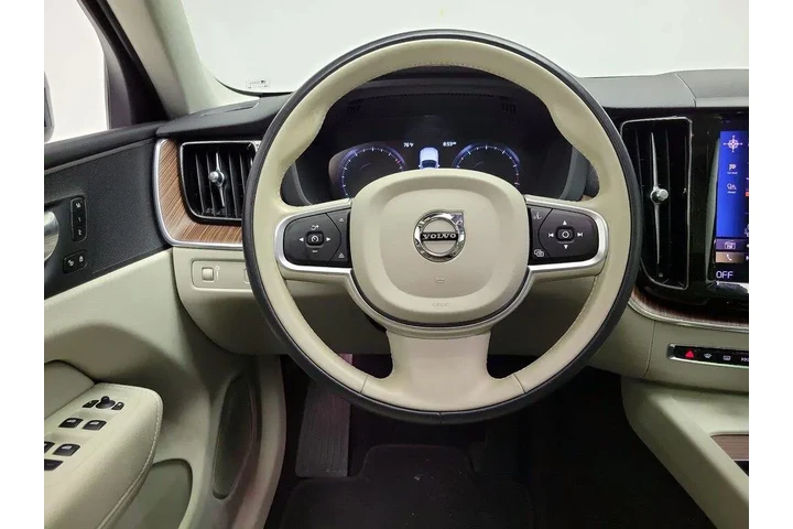 $28998 : Volvo XC60 2021 T5 Momentum image 10