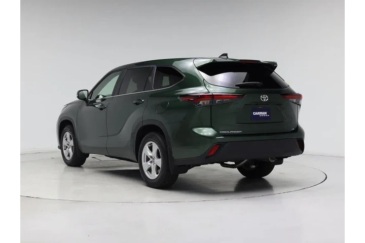 $39998 : Toyota Highlander 2025 LE 4d image 2