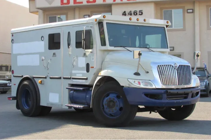 $15995 : 2006 International DuraStar 4 image 2
