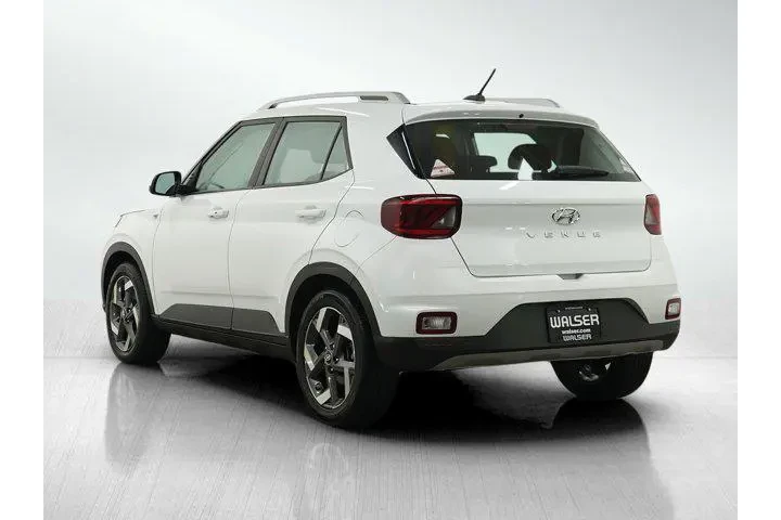 $17998 : Hyundai VENUE 2024 SEL 4dr C image 3