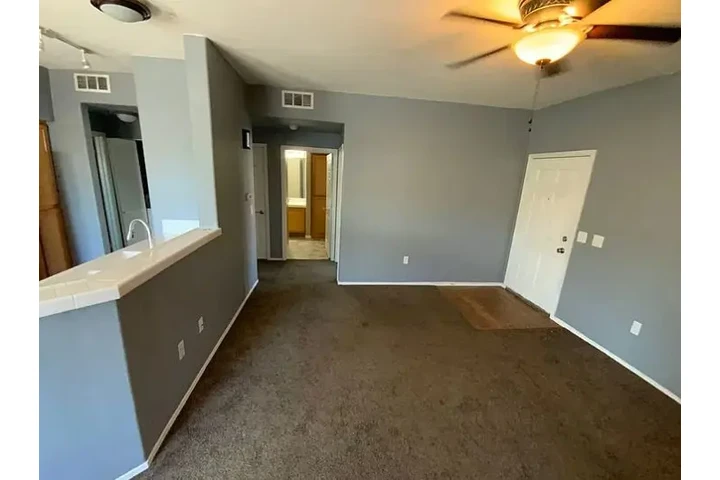 $1400 : Available 1Bedroom Apt  in LA image 5