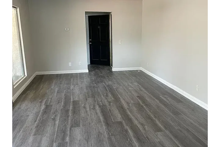 $1275 : Apartment for rent image 1