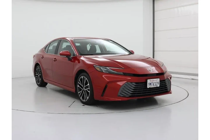 $32998 : Toyota Camry 2025 XLE 4dr Se image 1