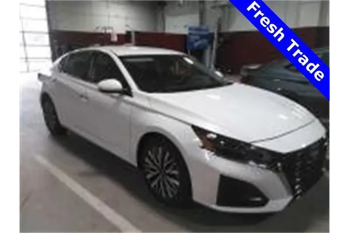 $20516 : Nissan Altima 2023 2.5 SV 4d image 2
