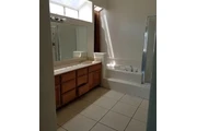 $1500 : Spacious home with a large fam thumbnail