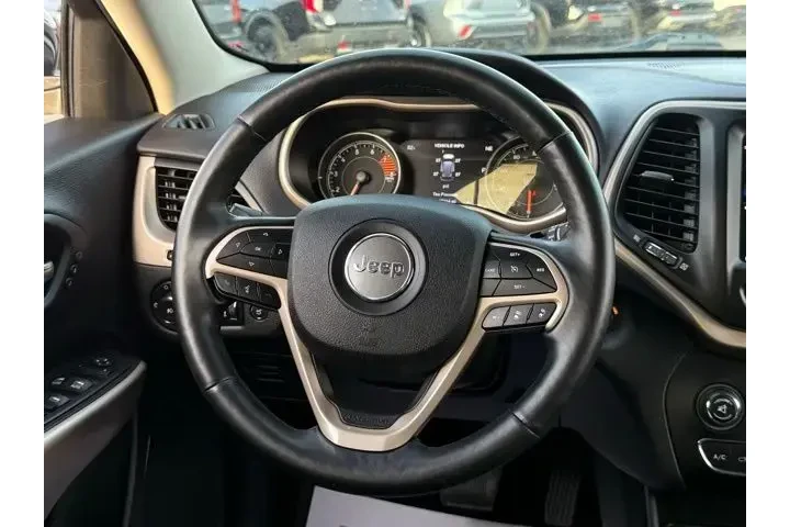 $16500 : Jeep Cherokee 2018 4x4 Limit image 9