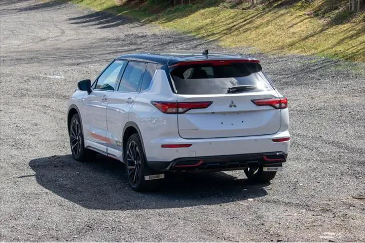 $24995 : Mitsubishi Outlander 2023 AW image 6