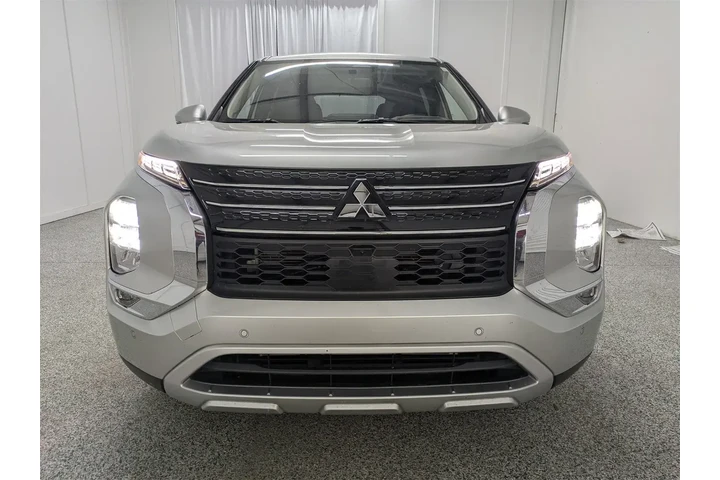 $24997 : Mitsubishi Outlander 2024 SE image 10