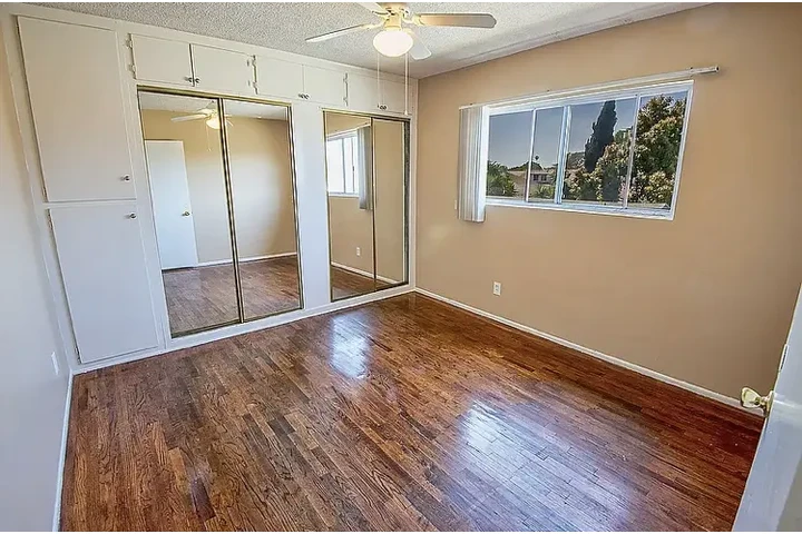$1000 : un amplio dormitorio y un baño image 4