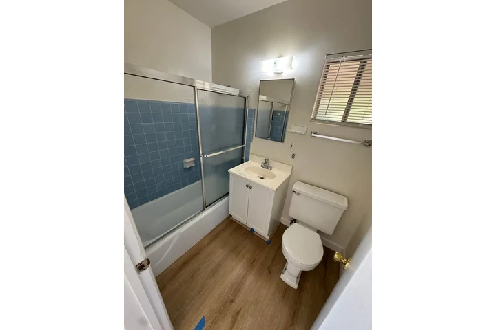 $1000 : Casa completamente renovada image 3