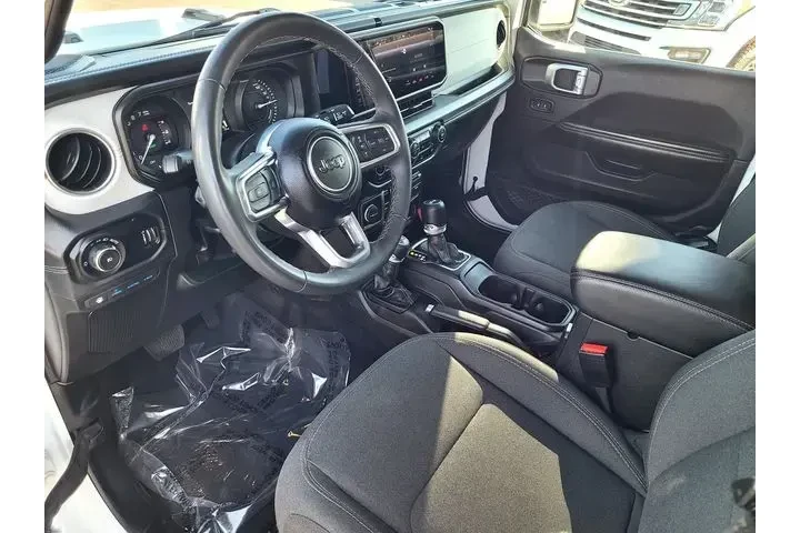 $32500 : Jeep Wrangler 2024 4x4 Sahar image 10