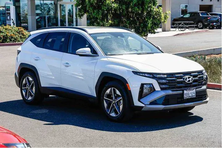 $30777 : Hyundai TUCSON 2025 SEL Conv image 6