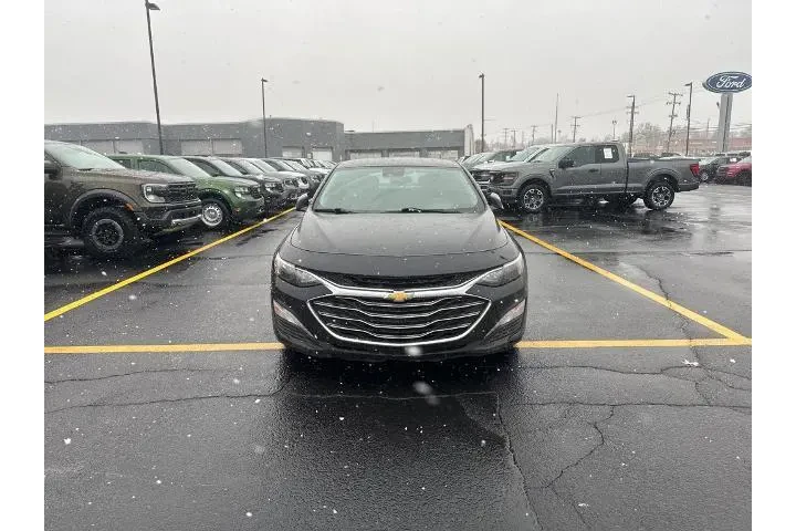 $15081 : Chevrolet Malibu 2022 LT 4dr image 2