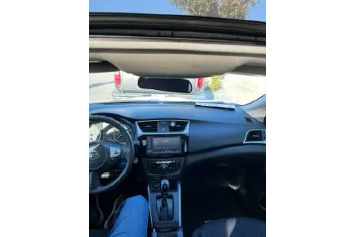 $8000 : 🚗NISSAN SENTRA 2019 image 5