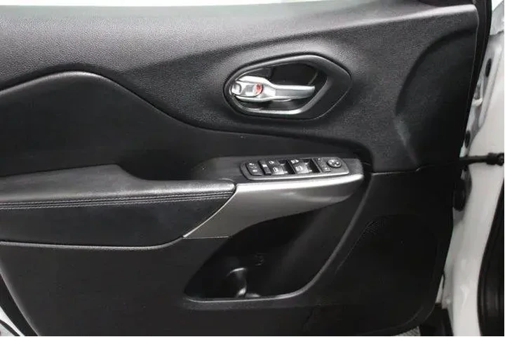 $19928 : Jeep Cherokee 2019 4x4 Latit image 3