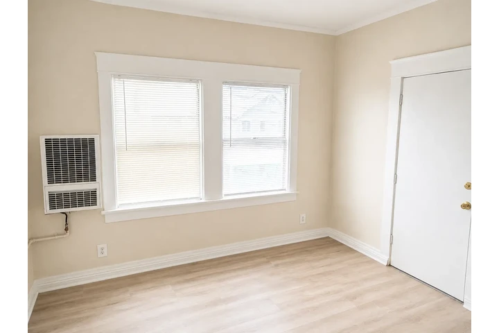 $1192 : Studio Pico-Union image 1