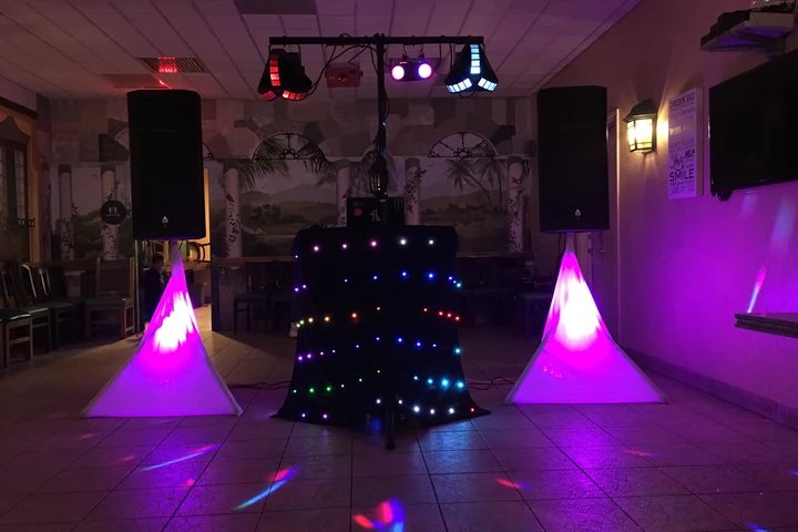 DJ A SUS ORDENES image 2