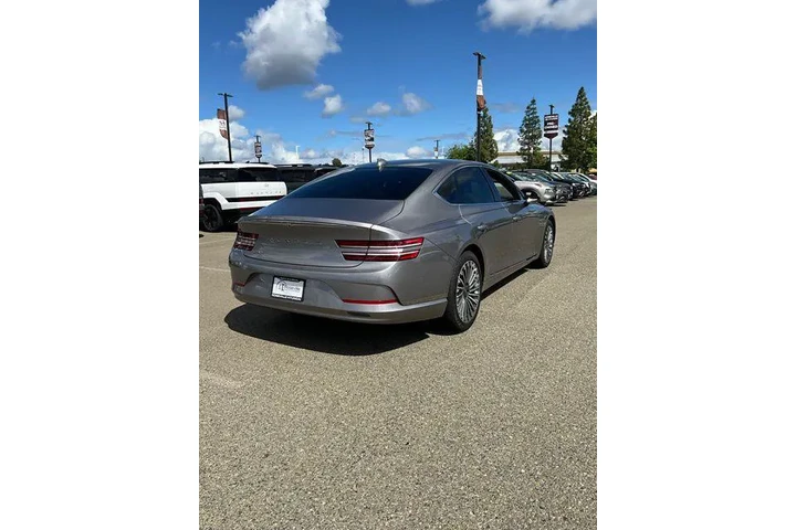 $33497 : Genesis Electrified G80 2023 image 3