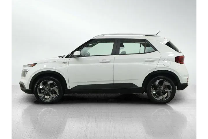 $17998 : Hyundai VENUE 2024 SEL 4dr C image 2