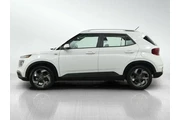 $17998 : Hyundai VENUE 2024 SEL 4dr C thumbnail