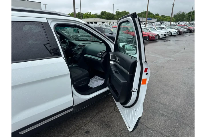 $11980 : 2017 Explorer XLT image 8
