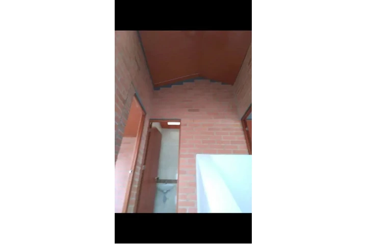 $270000000 : Venta casa Madrid Cundinamarca image 2