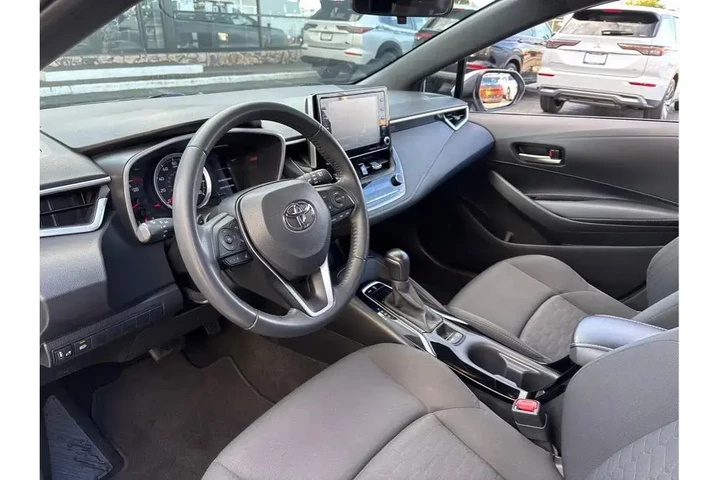 $23498 : Toyota Corolla Hatchback 202 image 9