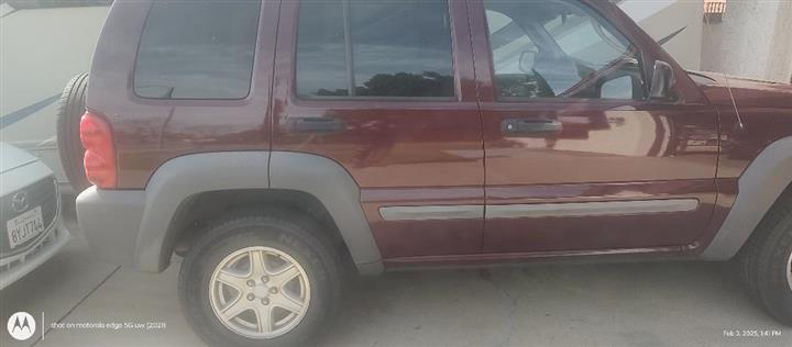 $5000 : Vendo Jeep liberty image 2