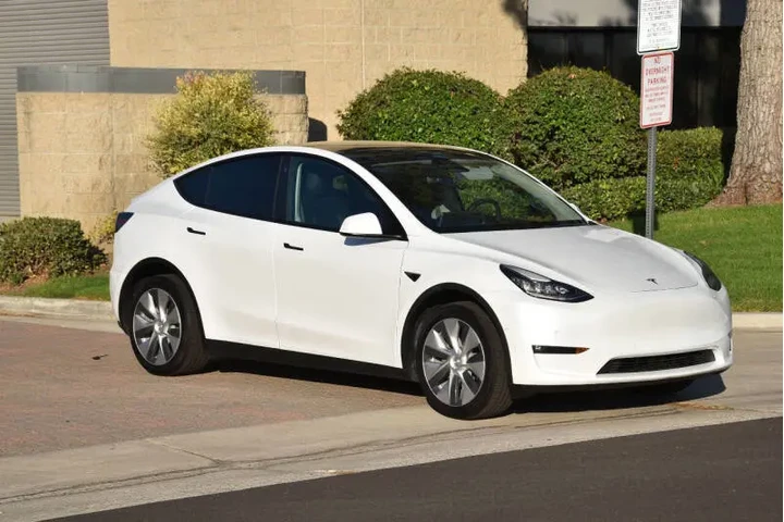 $28500 : 2021 Model Y Long Range image 1