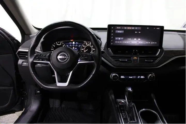 $26982 : Nissan Altima 2023 2.5 SL 4d image 2