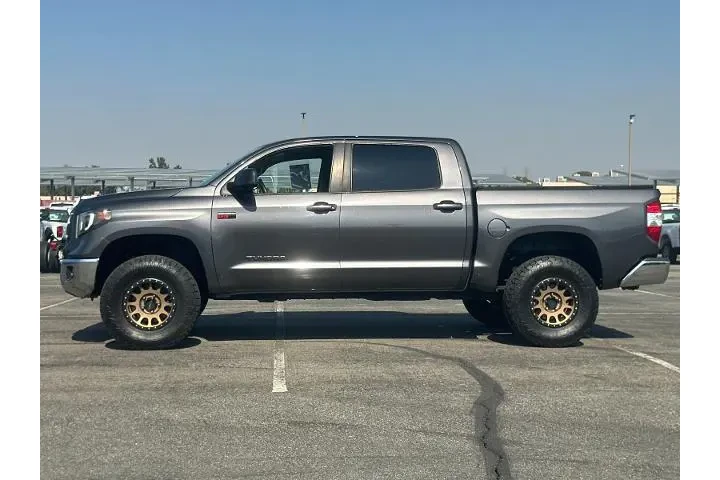 $28705 : Toyota Tundra 2017 4x4 SR5 4 image 6