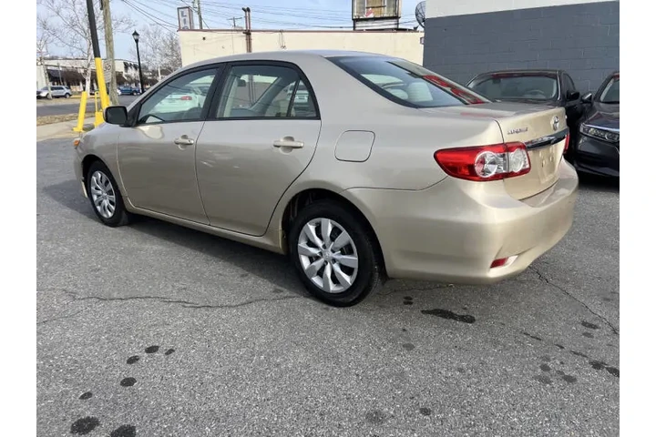 $8500 : 2012 Corolla LE image 4