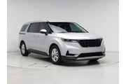 Kia Carnival 2023 LX 4dr Min en Hialeah