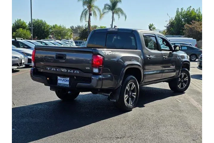$31998 : Toyota Tacoma 2019 4x2 TRD S image 5