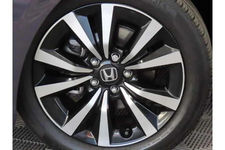 $25995 : Honda Civic 2024 EX-L 4dr Ha image 2