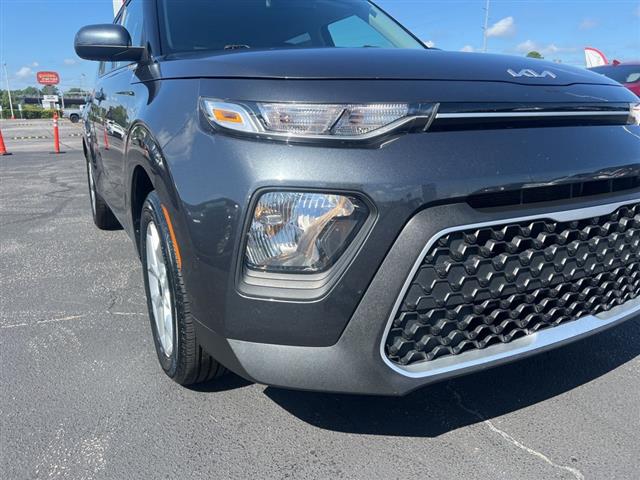 $17991 : PRE-OWNED 2022 KIA SOUL LX image 10