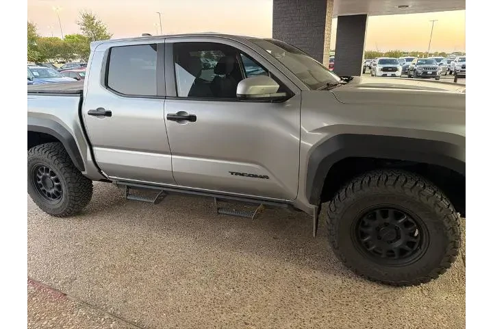 $36591 : Toyota Tacoma 2024 4x4 SR5 4 image 3